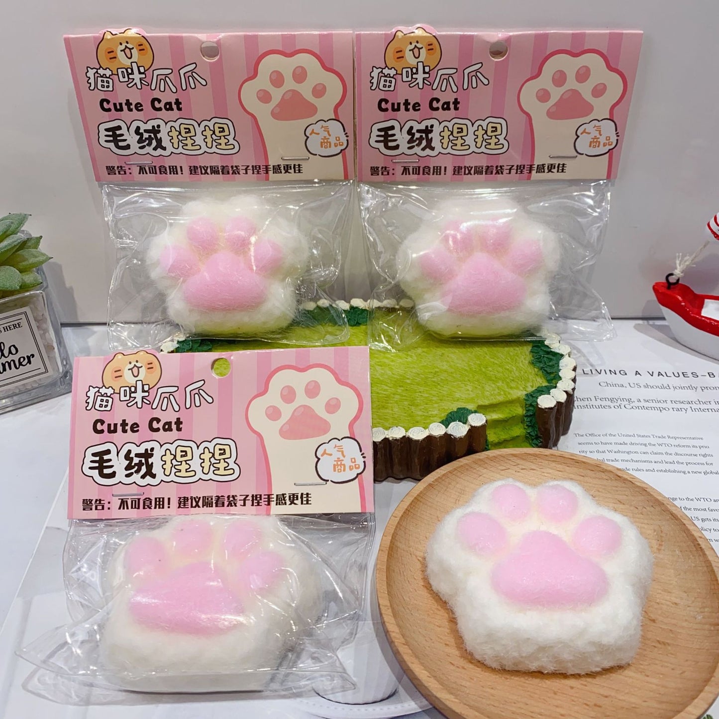 Iris Stuido Squishy Sensationy CAT SCRATCHING- Inspired Toys for Play & Relax